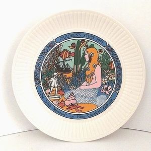 VINTAGE WEDGWOOD "THE LITTLE MERMAID" PLATE ORIGINAL BOX AND COLLECTOR'S BOOKLET